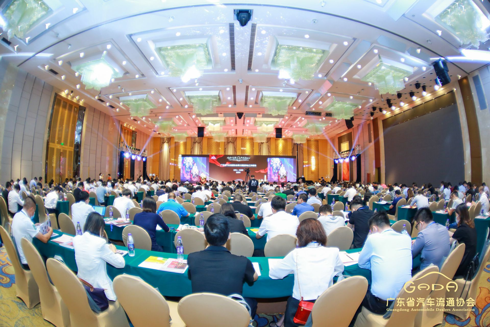 喜报丨开云官方站入口-开云online(中国)“包揽”省汽车流通行业颁奖礼53项大奖(图1)