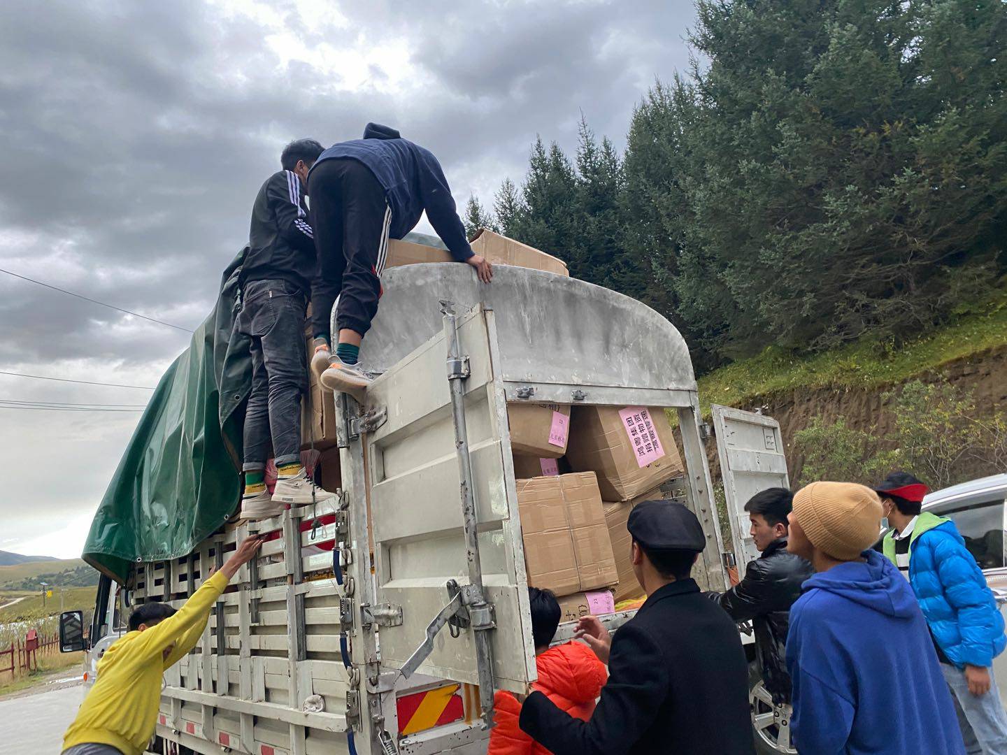 开云官方站入口-开云online(中国)公益回顾丨家国同欢月同圆 温暖满载甘孜州(图5)