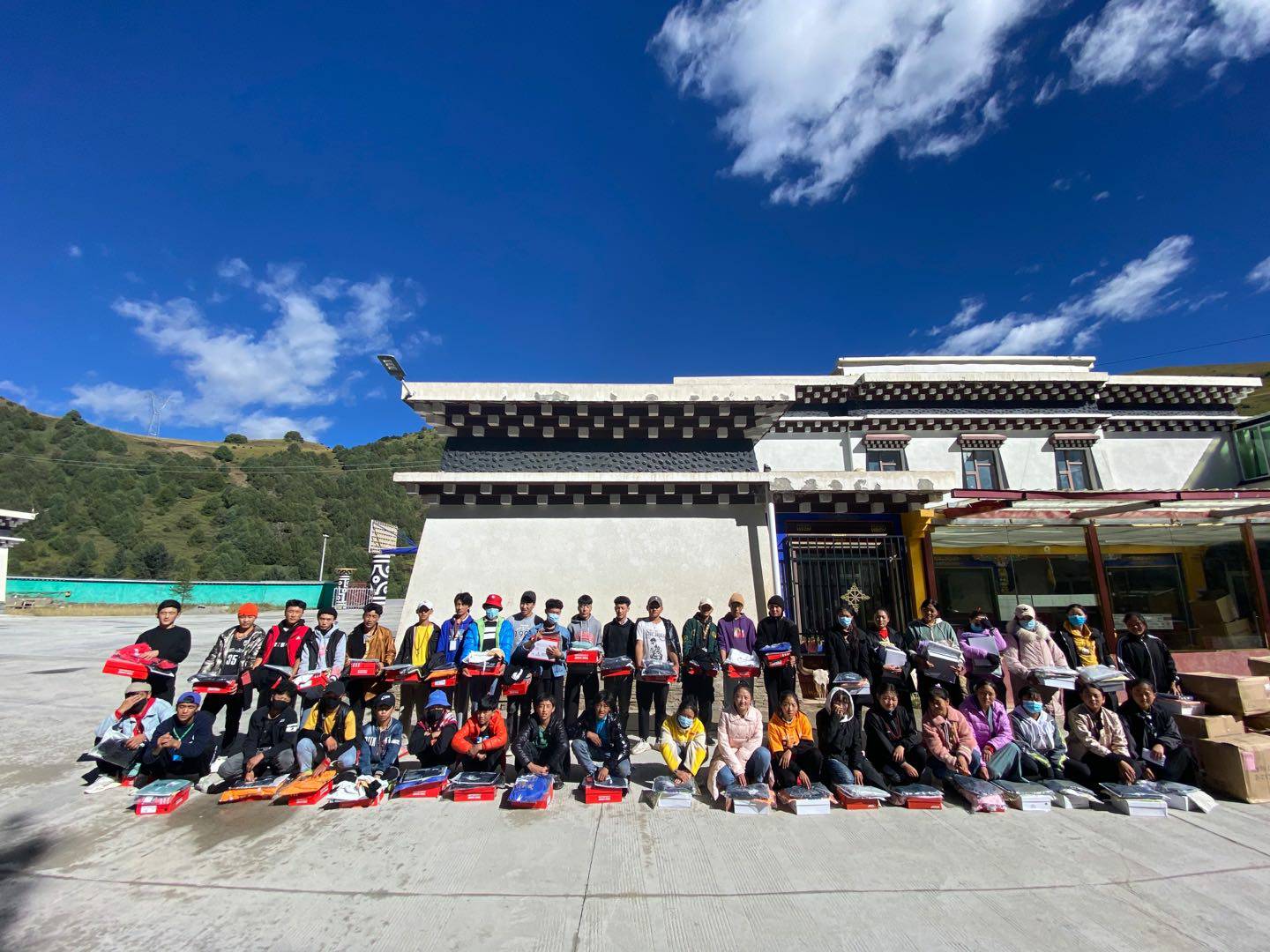 开云官方站入口-开云online(中国)公益回顾丨家国同欢月同圆 温暖满载甘孜州(图8)